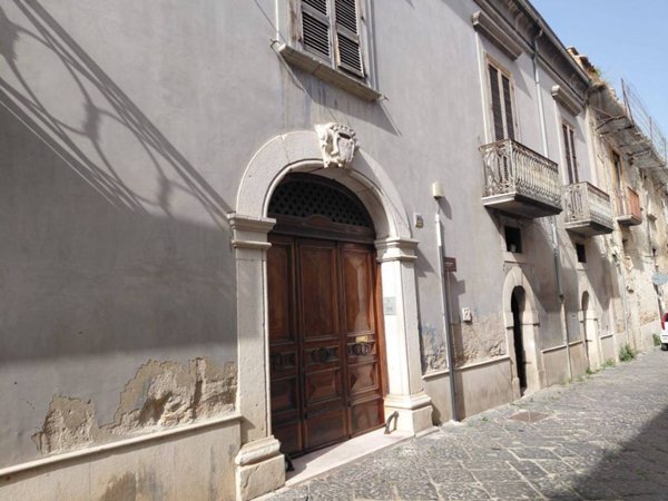 casa indipendente in vendita a Benevento in zona Centro Storico