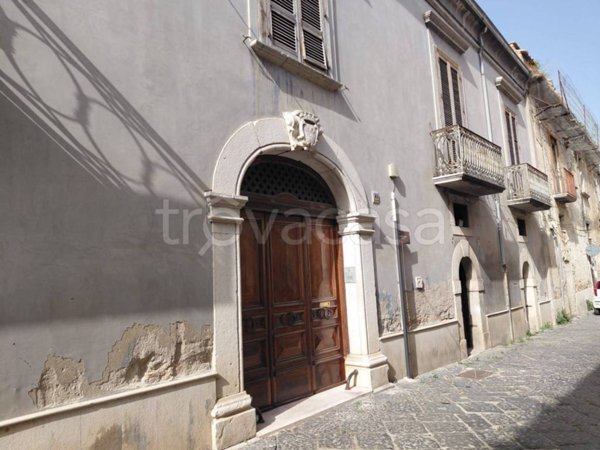 casa indipendente in vendita a Benevento in zona Centro Storico
