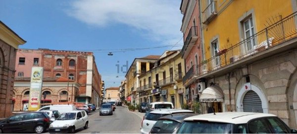 locale commerciale in vendita a Benevento in zona Centro Storico
