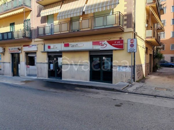 locale commerciale in vendita a Benevento in zona Mellusi / Atlantici