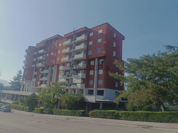 locale commerciale in vendita a Benevento in zona Mellusi / Atlantici