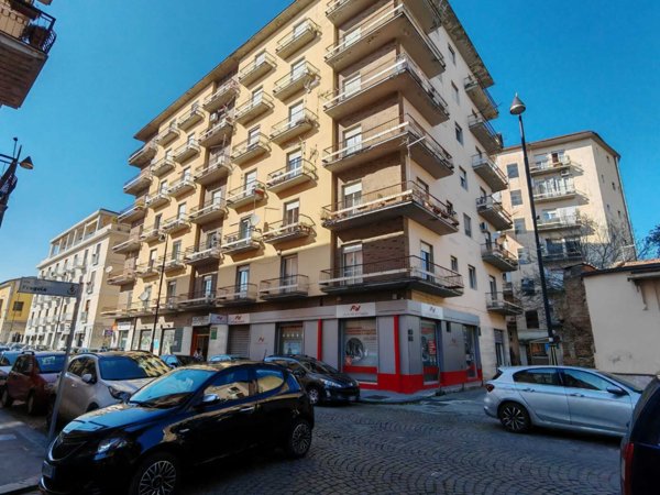 locale commerciale in vendita a Benevento in zona Centro Storico