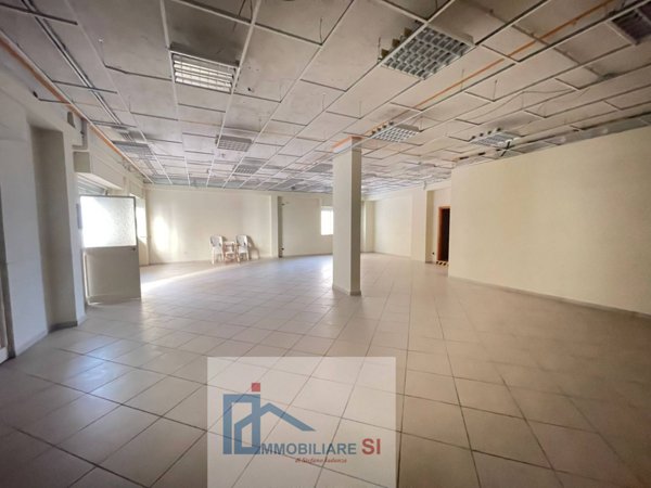 locale commerciale in vendita a Benevento