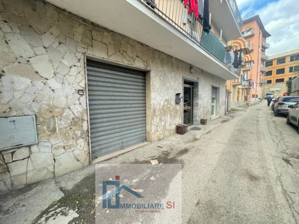 locale commerciale in vendita a Benevento in zona Centro Storico