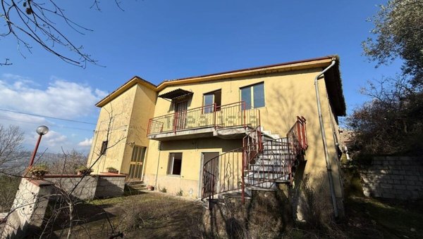 casa indipendente in vendita a Benevento in zona Epitaffio