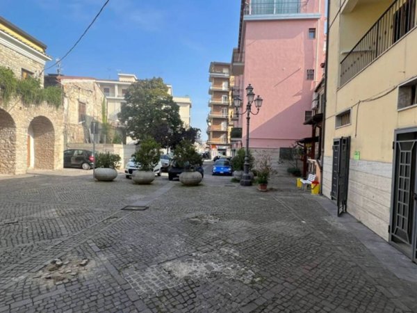 locale commerciale in vendita a Benevento in zona Centro Storico