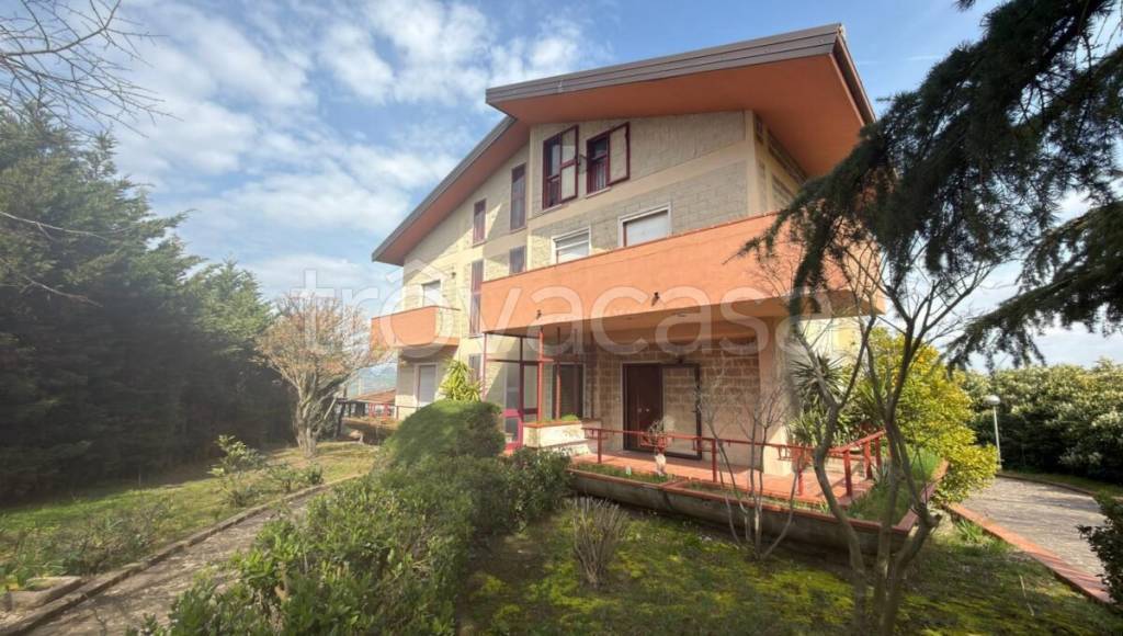 casa indipendente in vendita a Benevento in zona Epitaffio