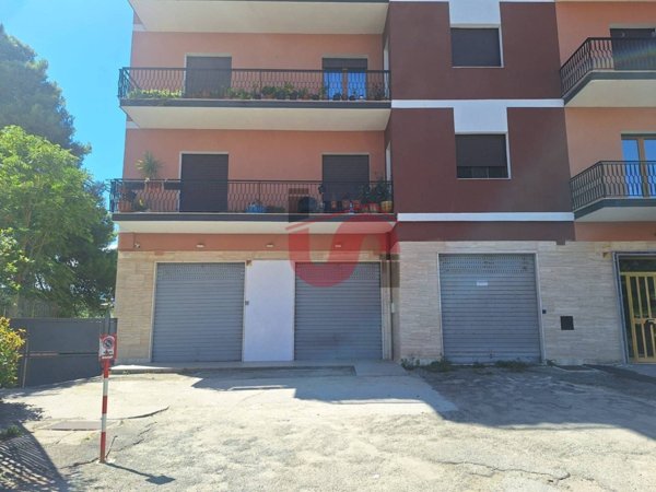 locale commerciale in vendita a Benevento in zona Centro Storico