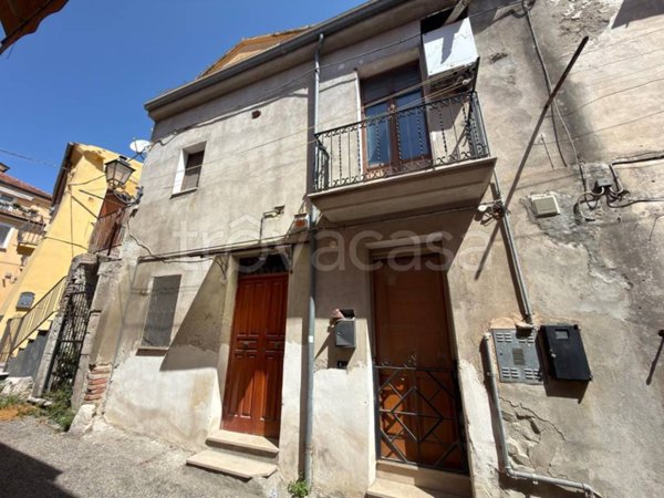 casa indipendente in vendita a Benevento in zona Centro Storico