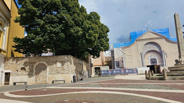 casa indipendente in vendita a Benevento in zona Centro Storico