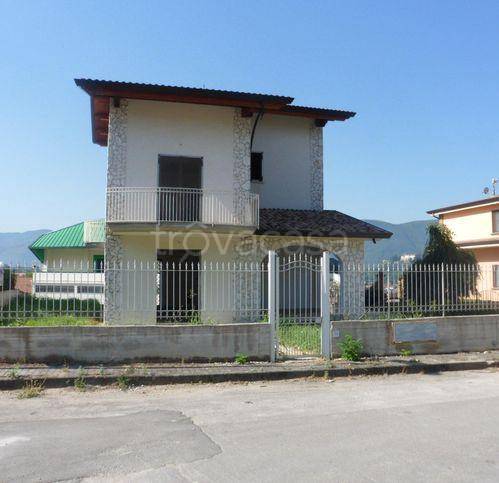 casa indipendente in vendita a Bucciano