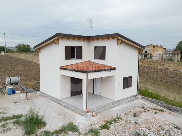 casa indipendente in vendita a Calvi