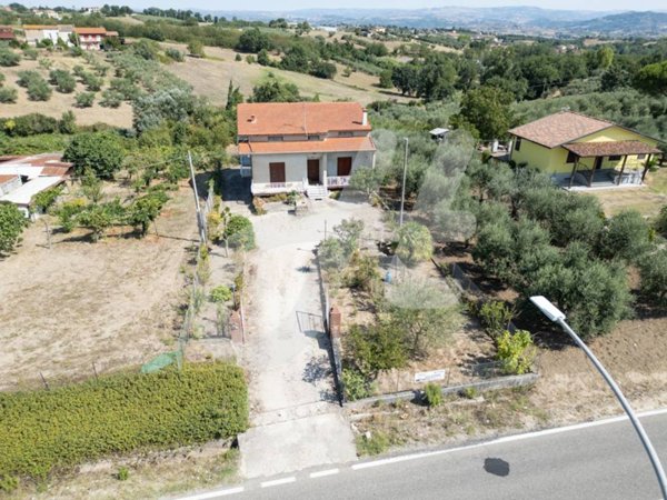 casa indipendente in vendita a Calvi