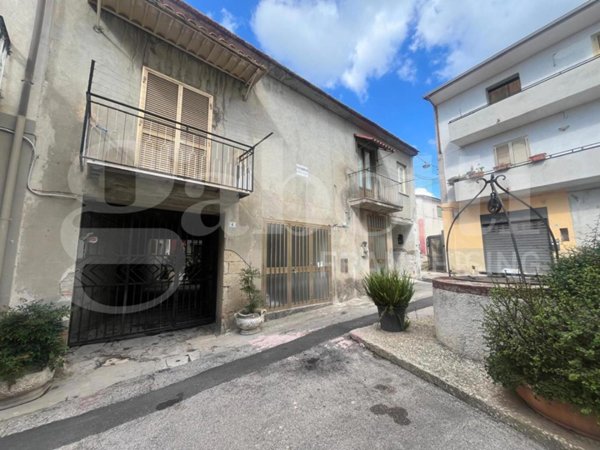 casa indipendente in vendita a Calvi