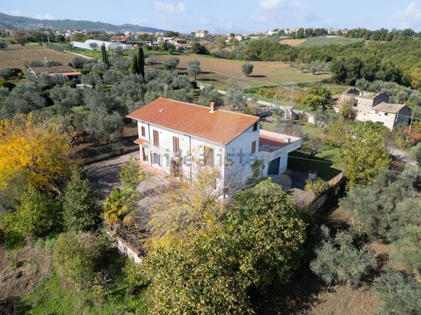 casa indipendente in vendita a Calvi