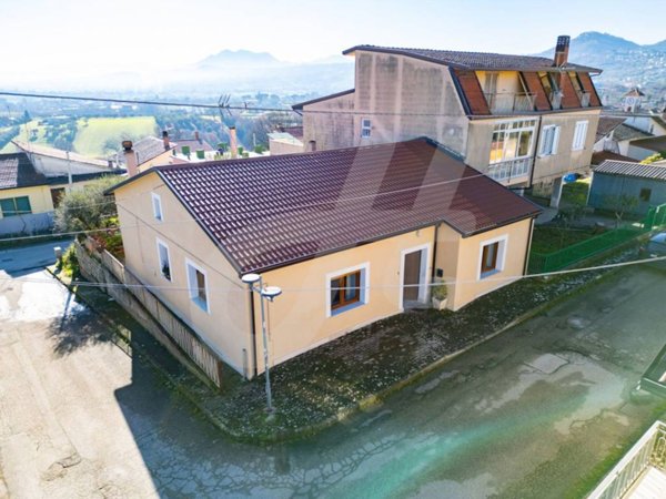 casa indipendente in vendita a Calvi