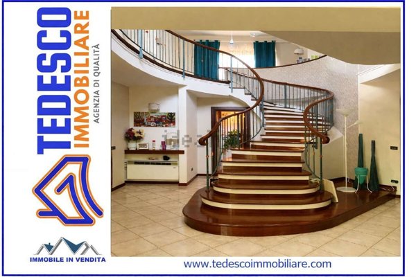 casa indipendente in vendita a Calvi