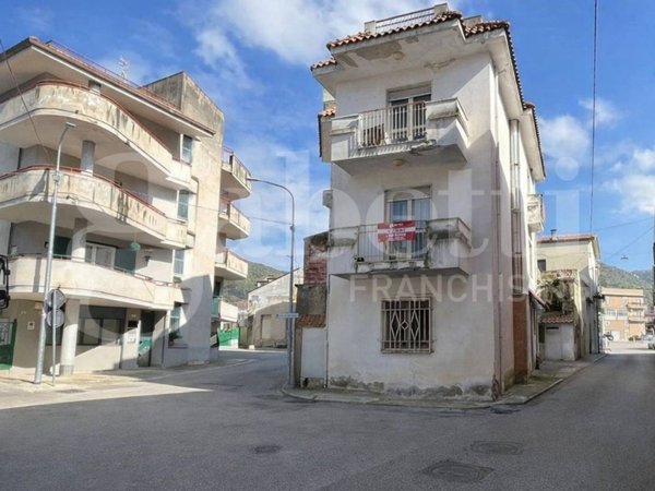 casa indipendente in vendita a Calvi