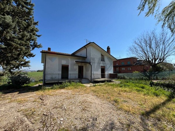 casa indipendente in vendita a Calvi