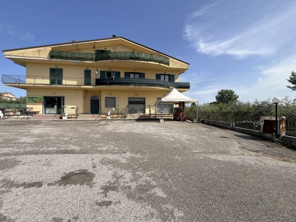 locale commerciale in vendita a Calvi