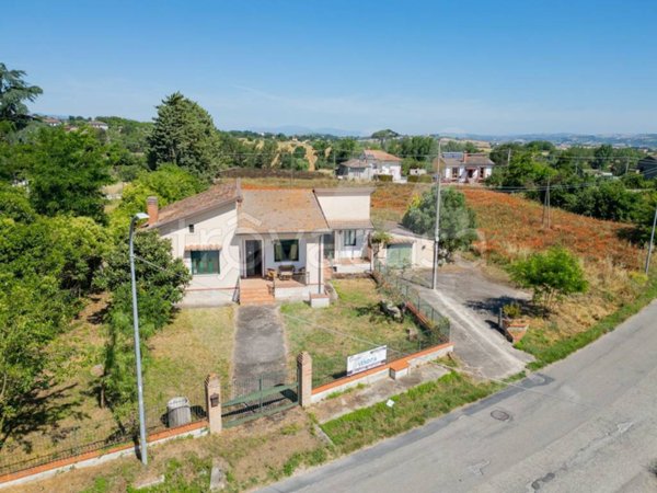 casa indipendente in vendita a Calvi