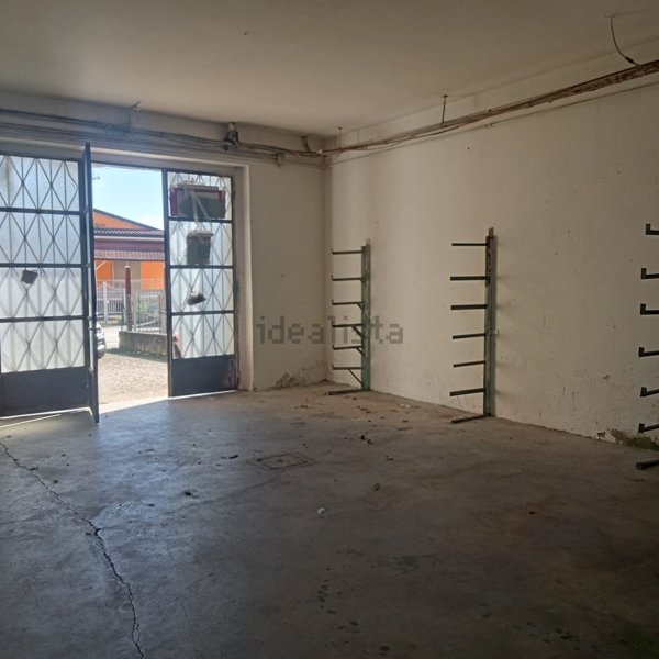 locale commerciale in vendita a Calvi