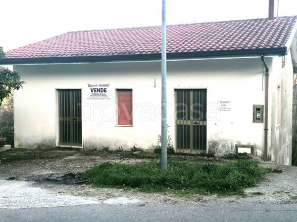 casa indipendente in vendita a Campoli del Monte Taburno