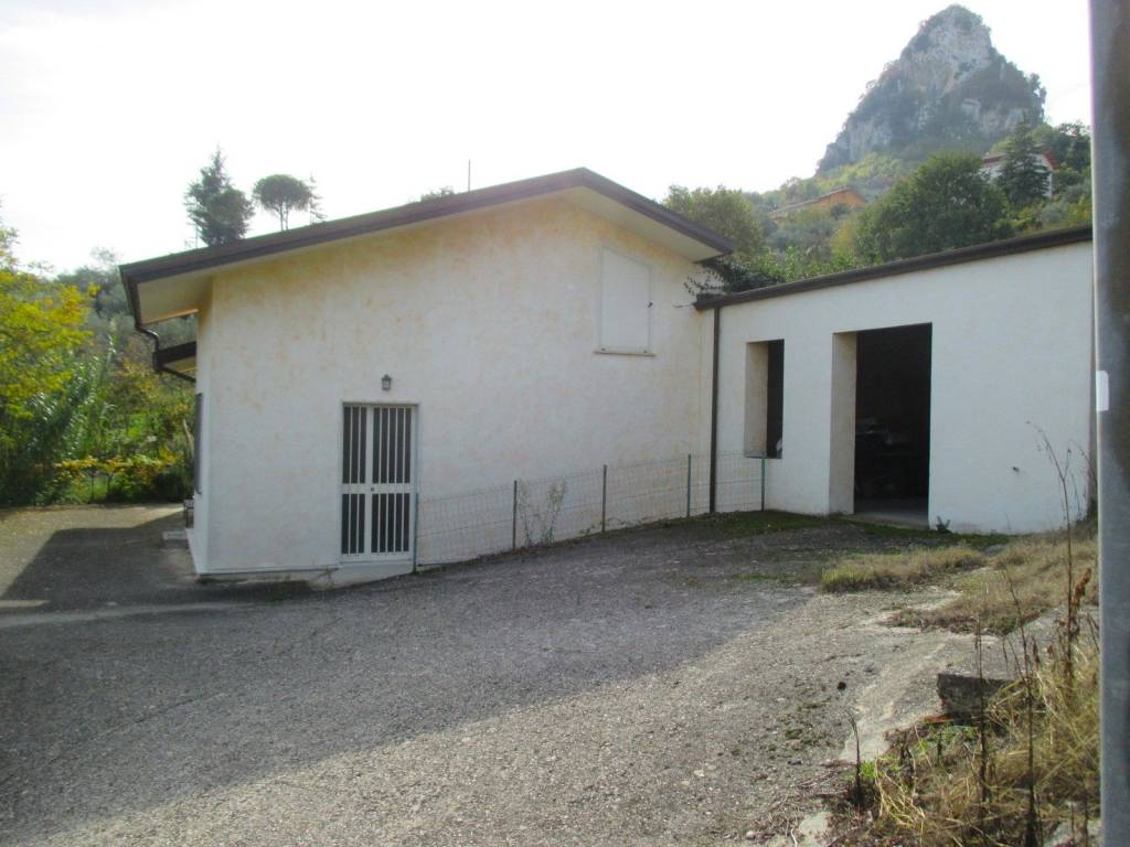 casa indipendente in vendita a Campoli del Monte Taburno in zona Pantanelle