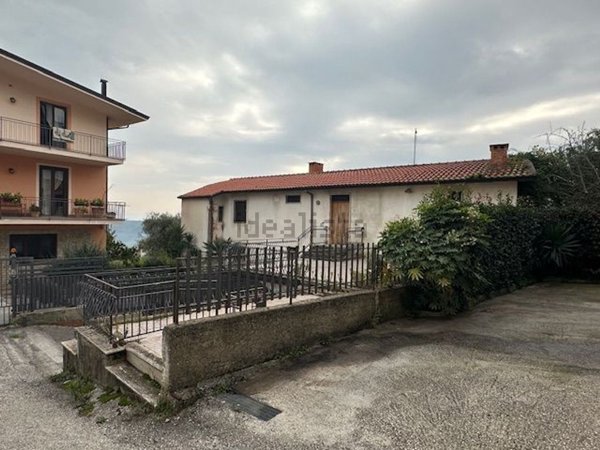 casa indipendente in vendita a Campoli del Monte Taburno