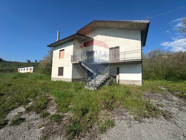 casa indipendente in vendita a Casalduni in zona Capitorto