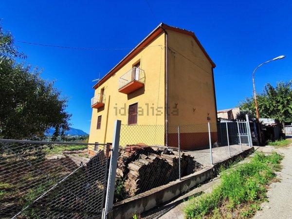 casa indipendente in vendita a Casalduni in zona Santa Maria