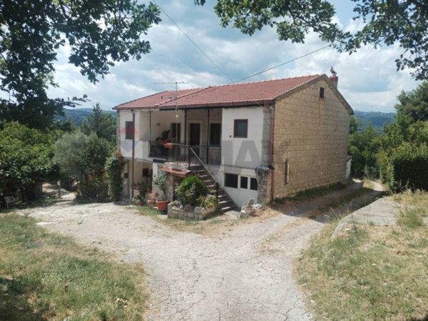 casa indipendente in vendita a Casalduni