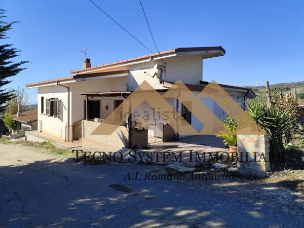 casa indipendente in vendita a Casalduni