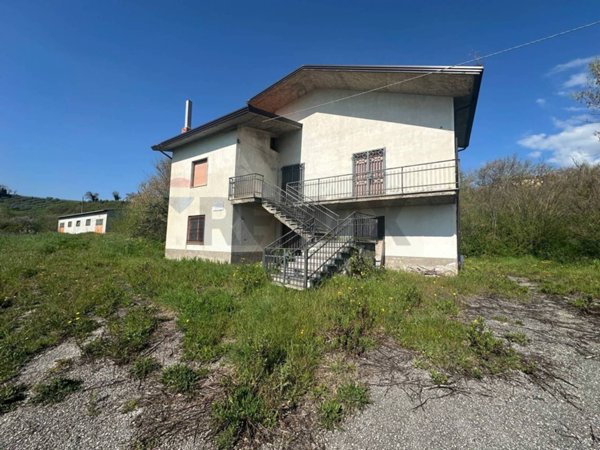 casa indipendente in vendita a Casalduni in zona Capitorto