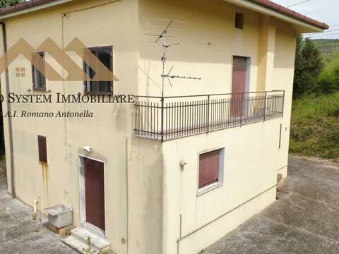 casa indipendente in vendita a Casalduni in zona Tacceto