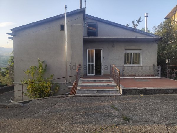 casa indipendente in vendita a Casalduni in zona Ferrarisi