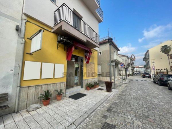 locale commerciale in vendita a Castelvenere
