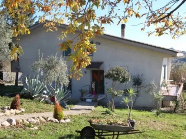 casa indipendente in vendita a Castelvenere