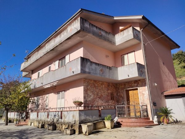 casa indipendente in vendita a Castelvenere