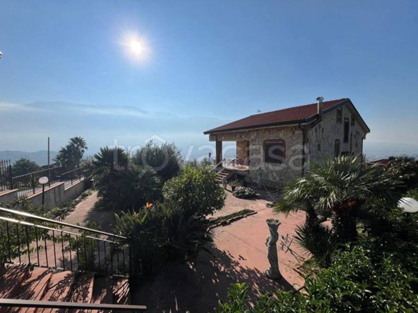 casa indipendente in vendita a Castelvenere