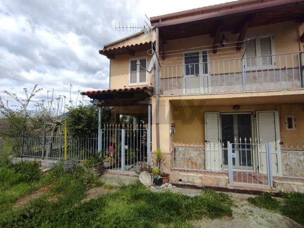 casa indipendente in vendita a Castelvenere
