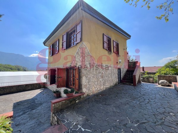 casa indipendente in vendita a Castelvenere