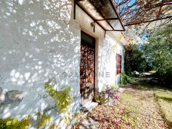 casa indipendente in vendita a Castelvenere in zona Parito
