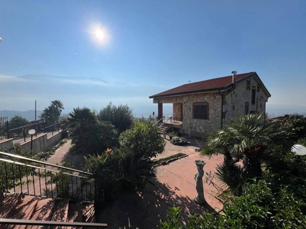 casa indipendente in vendita a Castelvenere in zona Parito