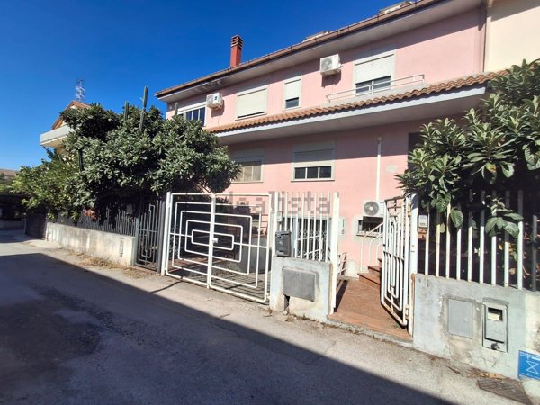 casa indipendente in vendita a Castelvenere
