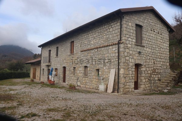 casa indipendente in vendita a Cautano in zona Cacciano