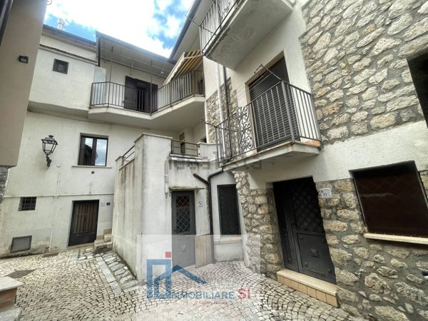 casa semindipendente in vendita a Cautano in zona Cacciano