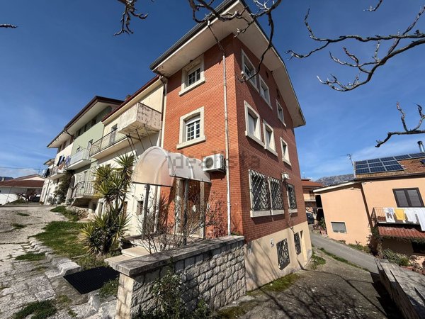 casa semindipendente in vendita a Cautano in zona Sala