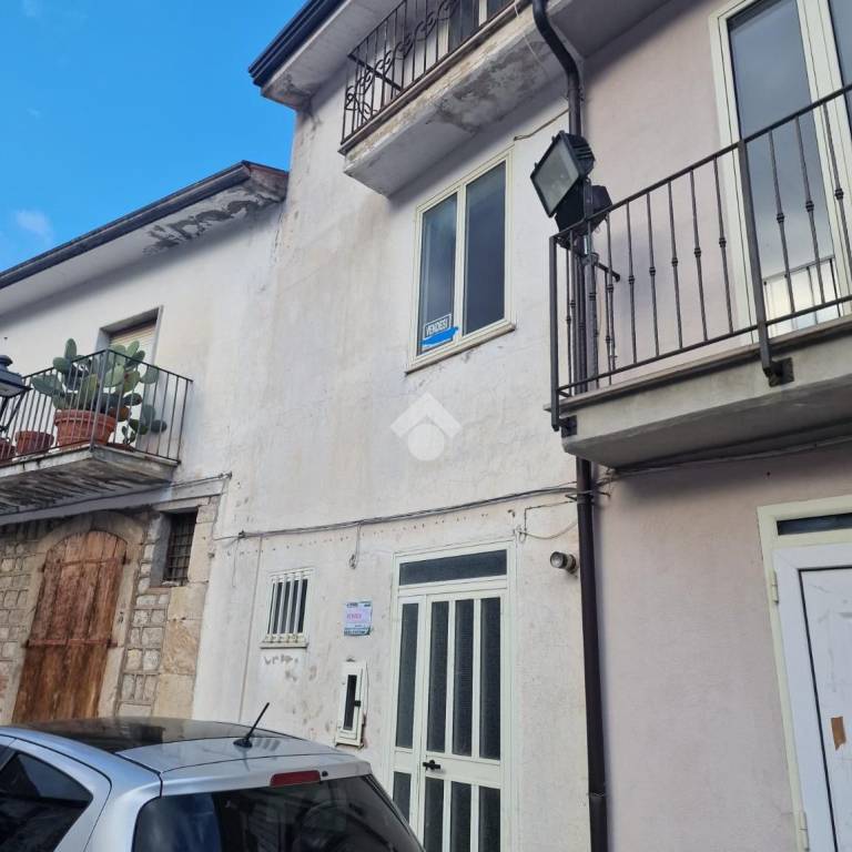 casa indipendente in vendita a Cautano in zona Cacciano