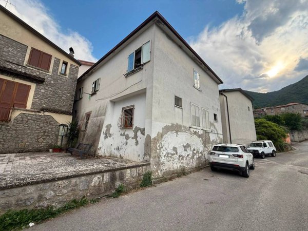 casa indipendente in vendita a Cautano in zona Cacciano